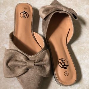 Bow tie sandals
